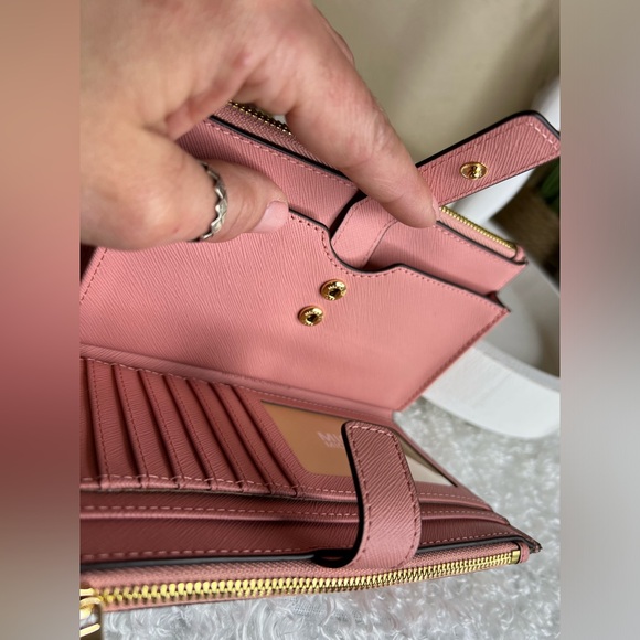 NWT - Michael Kors Wallet, Pink w/gold detail. - Picture 6 of 8